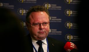 122 tys. zł z kilometrówek. Prokuratura bada podróże ministra Andrzeja Szejny