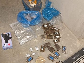 Kraków: Dilerzy mieli skład w komórce lokatorskiej. Policjanci urządzili zasadzkę na dwóch mężczyzn