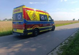 Pijany kierujący hulajnogą zderzył się z osobówką. Miał ponad 2 promile alkoholu