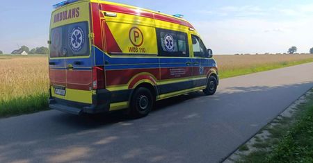 Pijany kierujący hulajnogą zderzył się z osobówką. Miał ponad 2 promile alkoholu