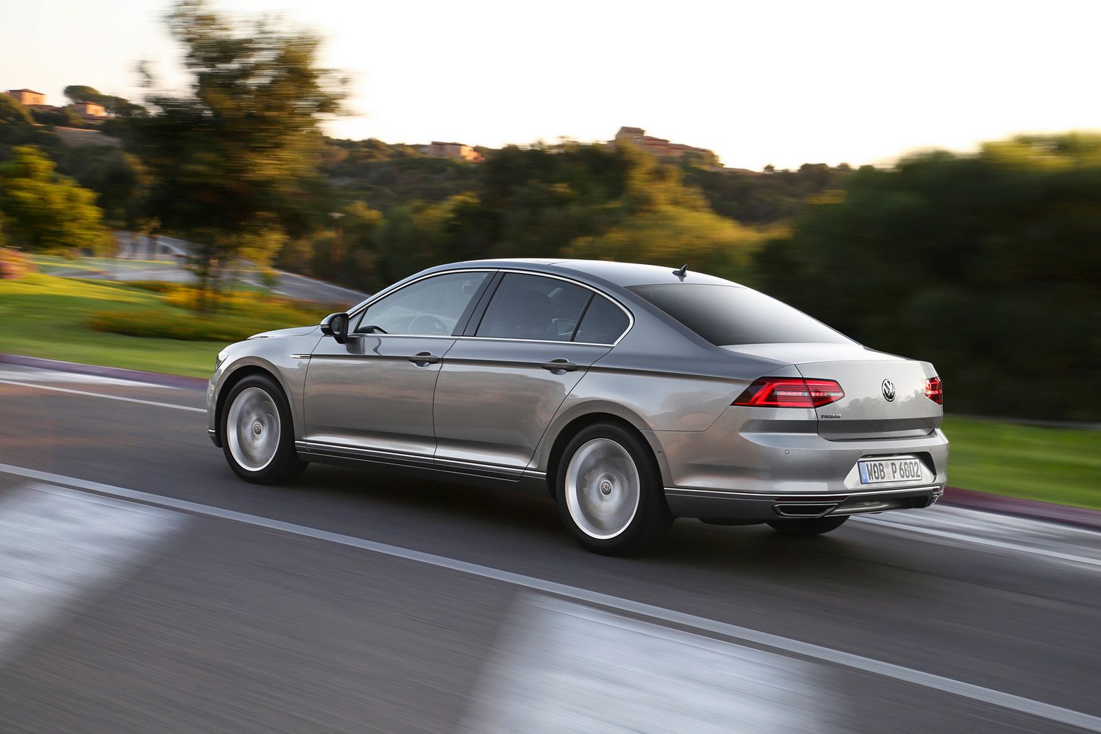 Nowy Volkswagen Passat przedstawiony w obszernej galerii zdjęć i ilustracji 10