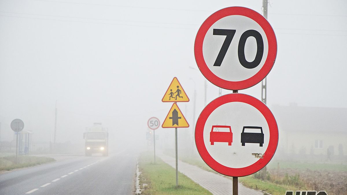 Jeśli pojawia się taki znak drogowy, to nie ma wątpliwości. Natomiast jeśli go nie ma, nie każdy wie, jak szybko może jechać.