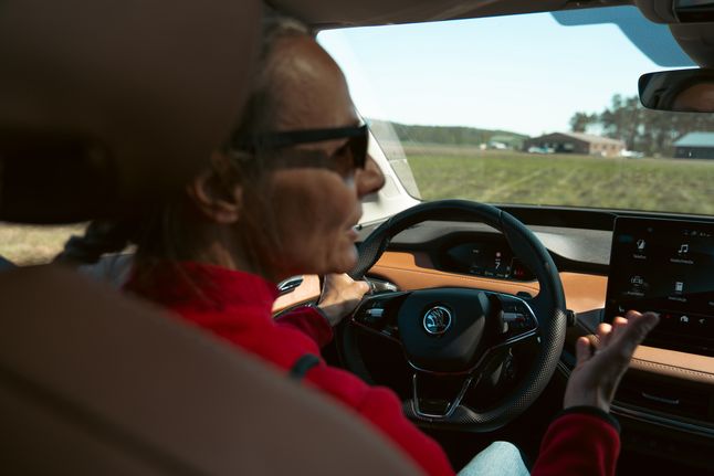 Joanna Biedermann za kierownicą Škody Enyaq Coupé