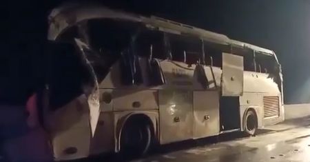 Egipt. Autobus z turystami uderzył w betonową barierę. 12 osób nie żyje