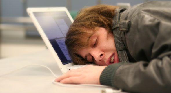 Jak wykorzystać pracę komputera podczas naszego snu?