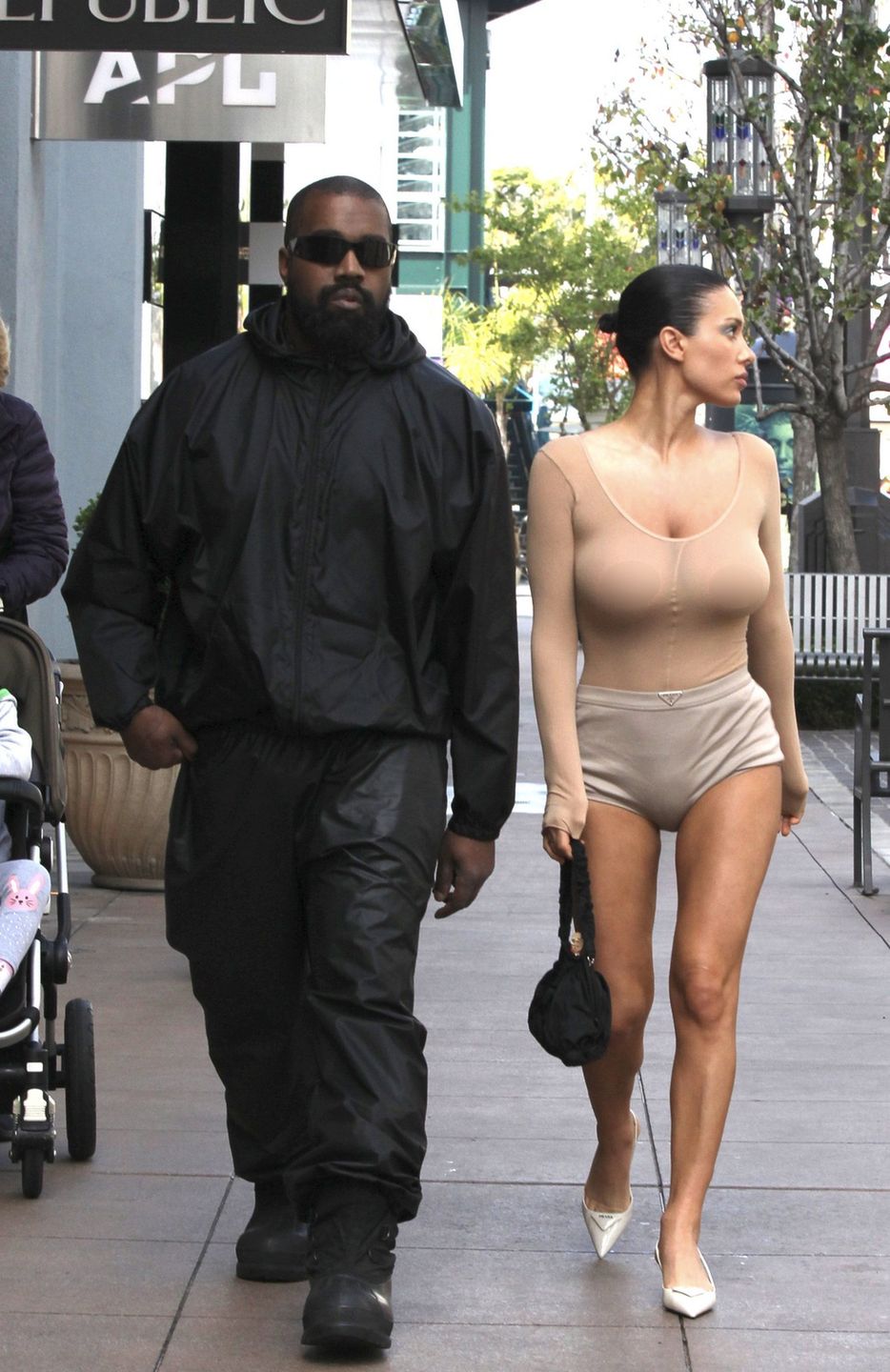 Kanye West kupił żonie Porsche. Kolejny szokujący "look" Bianki 