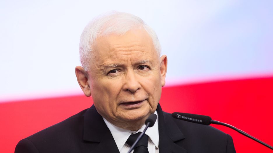 Warszawa, 22.09.2023. Kampania wyborcza do parlamentu 2023. Wicepremier, prezes PiS Jarosław Kaczyński podczas oświadczenia dla mediów w siedzibie Prawa i Sprawiedliwości przy ul. Nowogrodzkiej w Warszawie, 22 bm. (aldg) PAP/Leszek Szymański
