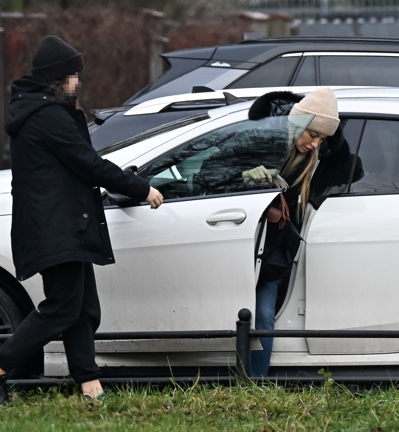 Magdalena Ogórek z córką na mieście