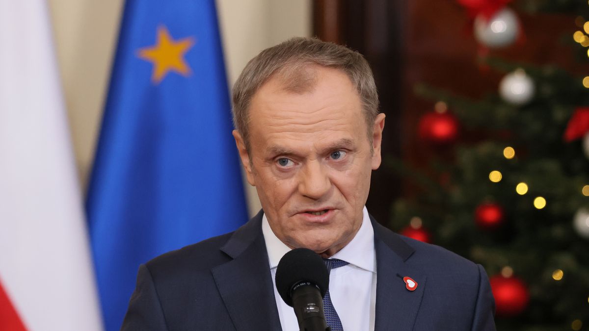 Warszawa, 19.12.2023. Premier Donald Tusk podczas konferencji prasowej po posiedzeniu rządu w siedzibie KPRM w Warszawie, 19 bm. Konferencja dot. projektu budżetu na 2024 r. (jm) PAP/Leszek Szymański