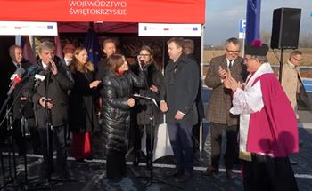 Awantura o mikrofon na otwarciu obwodnicy. Posłanka PiS zabrała głos koledze