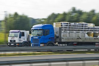 Tak sankcje drogowe uderzą w polskie firmy. Transport notuje wielkie straty