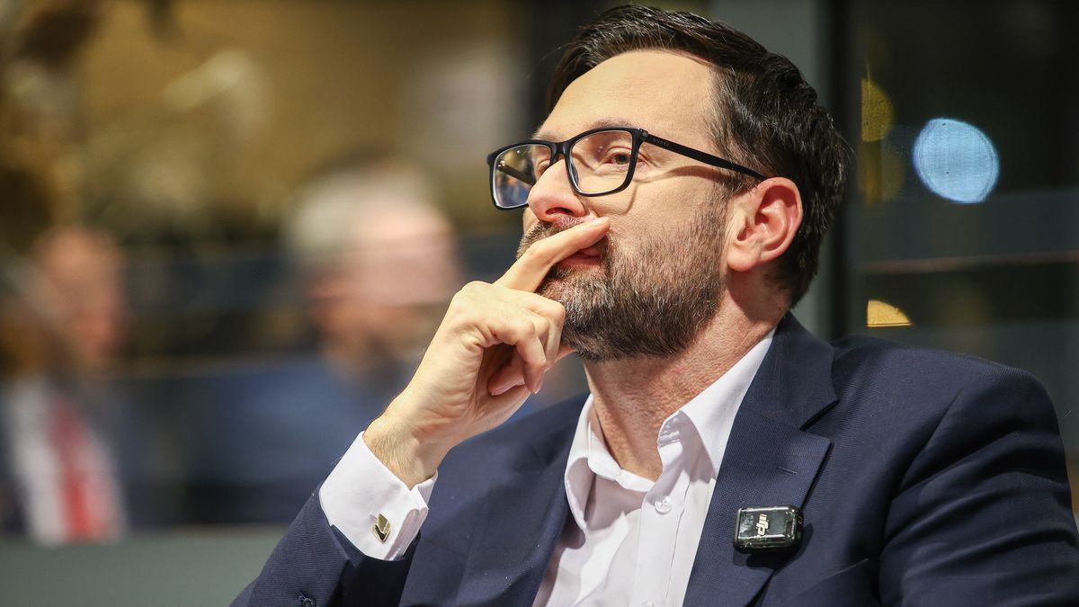 Oświęcim, 17.01.2025. Europoseł PiS, były prezes ORLEN S.A. Daniel Obajtek na spotkaniu pn. "Kawa z Obajtkiem", 17 bm. w Miejskiej Bibliotece Publicznej w Oświęcimiu. (ad) PAP/Jarek Praszkiewicz