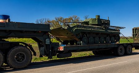 Ukraińskie BMP z tajemniczą wieżą. Robi ze złomu użyteczną maszynę