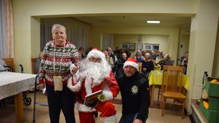 Tarnów: Mikołaj dostarczył prezenty dla pensjonariuszy DPS