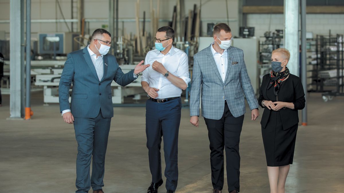 Wizyta Premiera Mateusza Morawieckiego i Prezes Banku Gospodarstwa Krajowego Beaty Daszyńskiej-Muzyczka w firmie Monolit. 