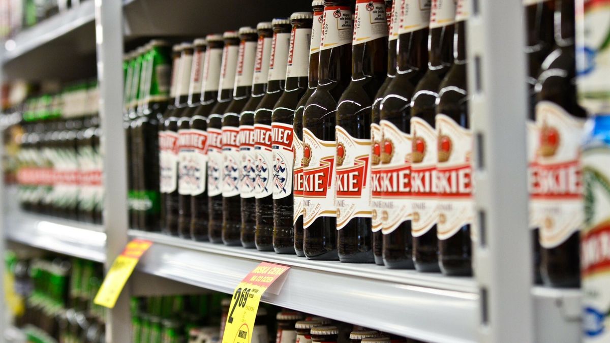 reporter_stock
02.07.2014 Torun Artykuly spozywcze N/z piwo tyskie i zywiec  fot. Lukasz Piecyk/REPORTER
Lukasz Piecyk/REPORTER