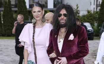 Wydaje jej pieniądze. "Kocha mnie i daje możliwości do funkcjonowania"