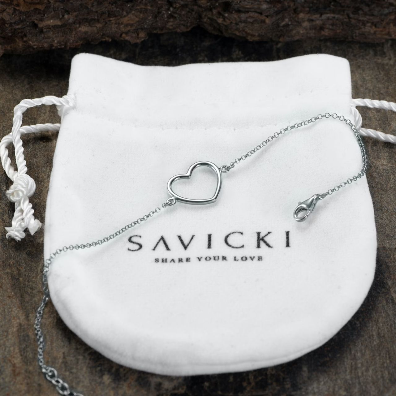 Klasyczna srebrna bransoletka Savicki będzie subtelną ozdobą każdej stylizacji