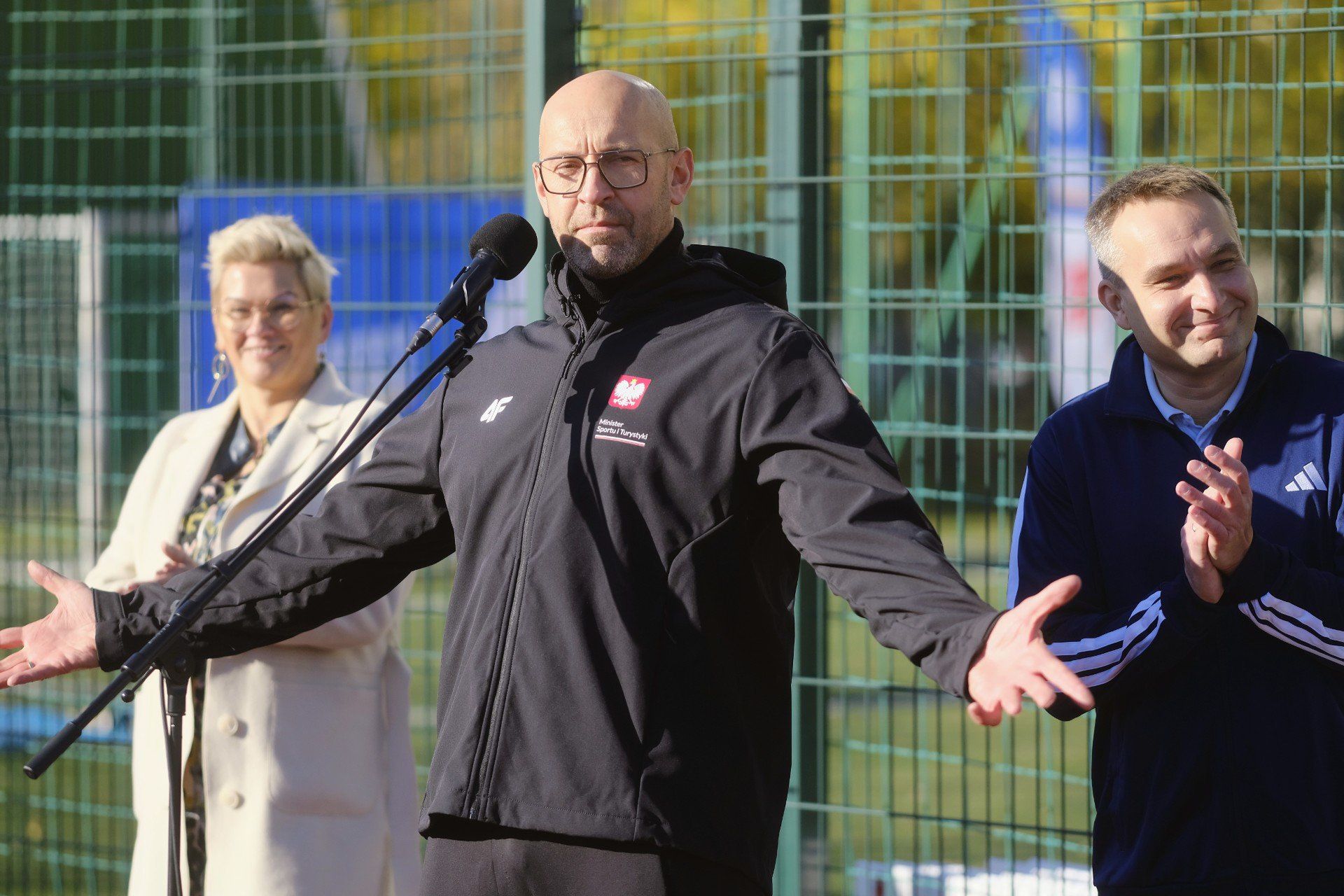 Rewitalizacja kolejnego boiska typu Orlik w Poznaniu (Szkoła Podstawowa nr 51 na osiedlu Lecha). W wydarzeniu brali udział Jakub Rutnicki (Minister Sportu i Turystyki) oraz Mariusz Wiśniewski (wiceprezydent Poznania)