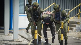 Strzały i pożar w fabryce w Ujściu? Policja przeprowadziła wielkie ćwiczenia