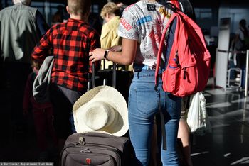 "Magiczne okno cenowe". Była stewardesa zdradza, kiedy kupować bilety