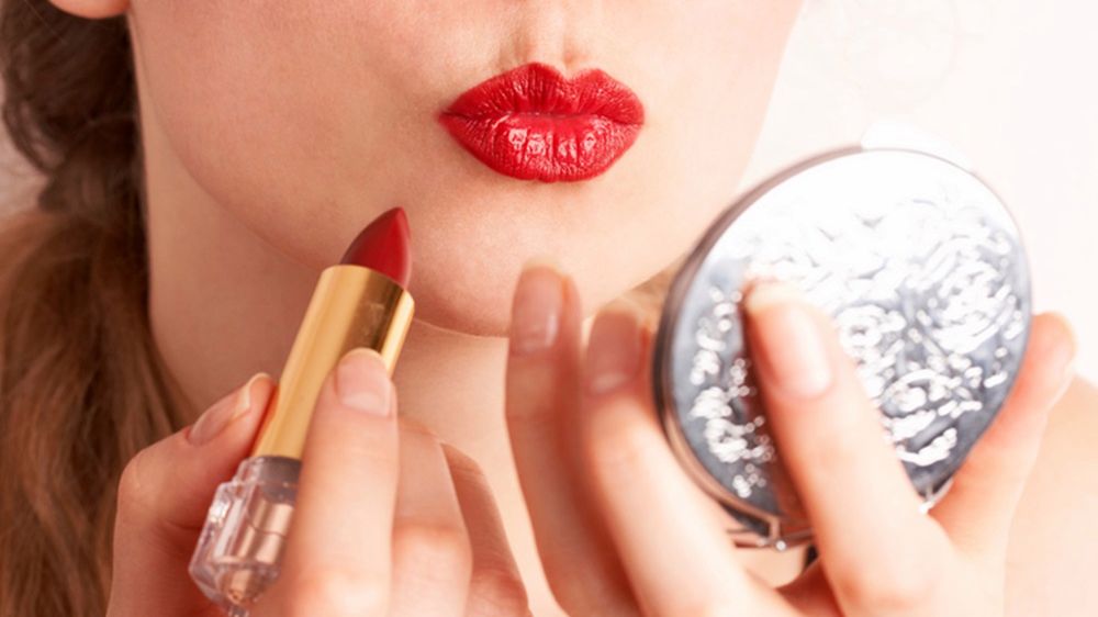 Czerwona pomadka podkreśli naturalne piękno
