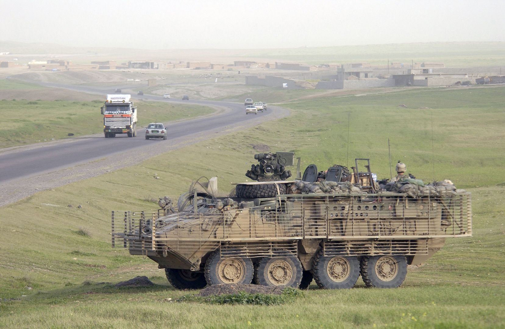 Pojazd Stryker z prętowymi ekranami przeciwkumulacyjnymi