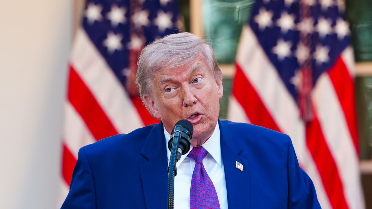 US President Donald Trump speaks during a special dinner for law enforcement leaders in the Rose Garden of the White House in Washington, DC, USA, 11 May 2026. EPA/AARON SCHWARTZ / POOL Dostawca: PAP/EPA.