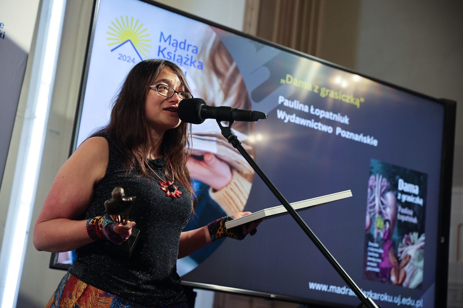 Paulina Łopatniuk, autorka &#34;Damy z grasicą&#34; została laureatką Nagrody czytelników i internautów Dziennika Polskiego