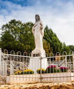 Madonna płakała krwawymi łzami. Afera z cudowną figurą