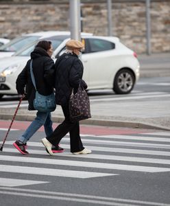 Seniorka straciła 670 tys. zł. Myślała, że przekazuje je policjantowi