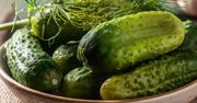 Zasypuję ogórki wieczorem, a rano mam pyszne małosolne. Są aromatyczne i przyjemnie chrupią