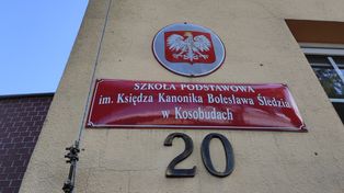 Kosobudy: Rodzice nie chcą sztandaru z TW "Feliksem" w szkole