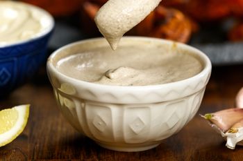 Sam chrzan to nuda. Ten sosik do jajek zachwyci nawet wybredną teściową