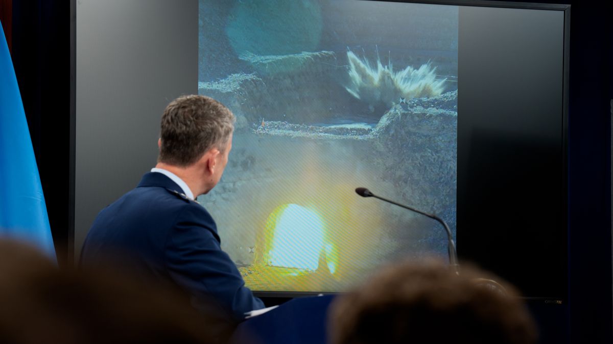 ARLINGTON, VIRGINIA - JUNE 26: Chairman of the Joint Chiefs of Staff Air Force Gen. Dan Caine turns to watch a video of a bombing test of the GBU-57A/B Massive Ordnance Penetrator (MOP) used in the attack on the Iranian Fordow Fuel Enrichment Plant during a news conference with U.S. Defense Secretary Pete Hegseth at the Pentagon on June 26, 2025 in Arlington, Virginia. The Department of Defense top officials gave an update after three Iranian nuclear facilities were struck by the U.S. military last weekend and Iran countered by launching missiles at Al Udeid Air Base in Doha, Qatar. (Photo by Andrew Harnik/Getty Images)