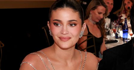 Kylie Jenner zachwyciła na gali. Dekolt z paseczkami zrobił efekt "wow"