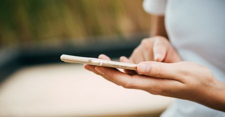 Orange zamyka wybrane usługi w ofercie na kartę. Zmiany nastąpią już w marcu