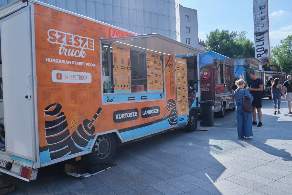 żarciowozy - food trucki na placu teatralnym w lublinie