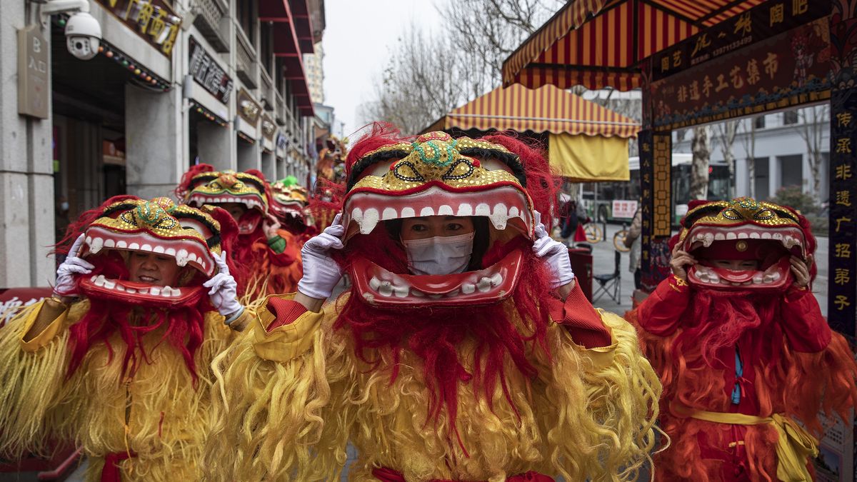 Chiny zaskakują rynek i obniżają stopy procentowe, choć cały świat je teraz podnosi. 