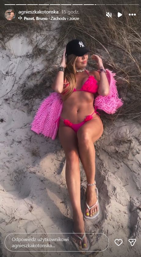 Agnieszka Kotońska na plaży
