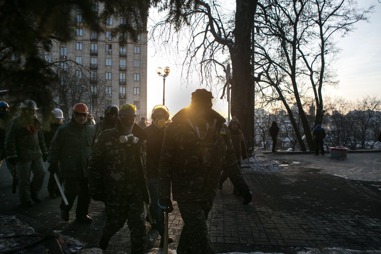 Maria Turchenkova fotografowała obie strony konfliktu na wschodzie Ukrainy, jednak trudno było zidentyfikować rosyjskich żołnierzy. Czasami widziała ich na drodze jednak znajdowali się w nieoznakowanych pojazdach, do których nie mogła podejść. Szybko mieszali się także z rebeliantami.