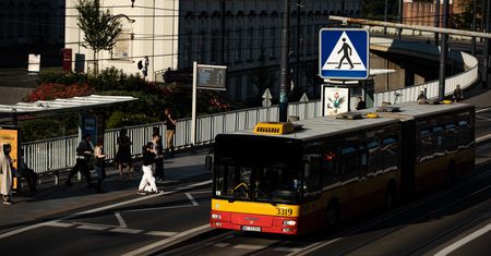 Warszawa. Początek wakacji. Od soboty zmiany w komunikacji miejskiej