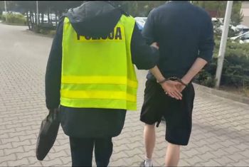 Brutalny atak na Pradze Północ. 22-latek z zarzutem usiłowania zabójstwa