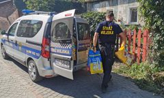 Straż Miejska rozdaje karmę dla zwierząt. Zainteresowanie jest ogromne