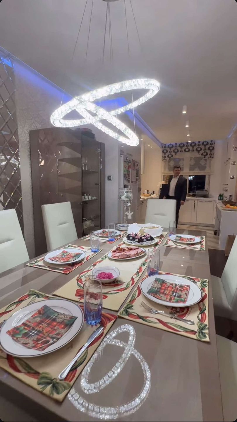 Olek Sikora zrelacjonował wizytę u Martyniuków w Grabówce