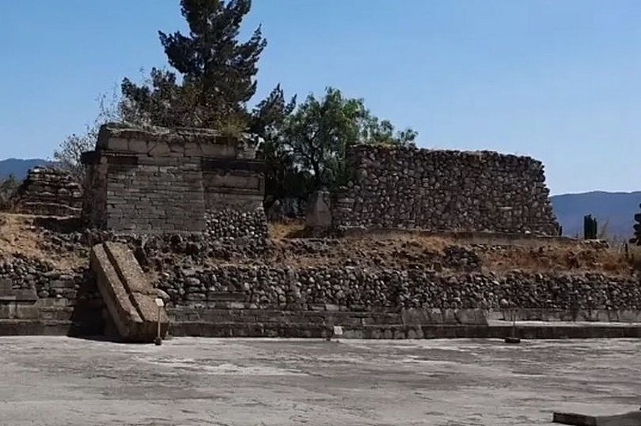 They discovered the "entrance to hell". Findings 8 meters underground.