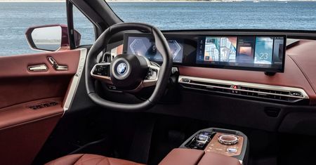 Jeszcze więcej ekranów. BMW prezentuje ósmą odsłonę systemu iDrive