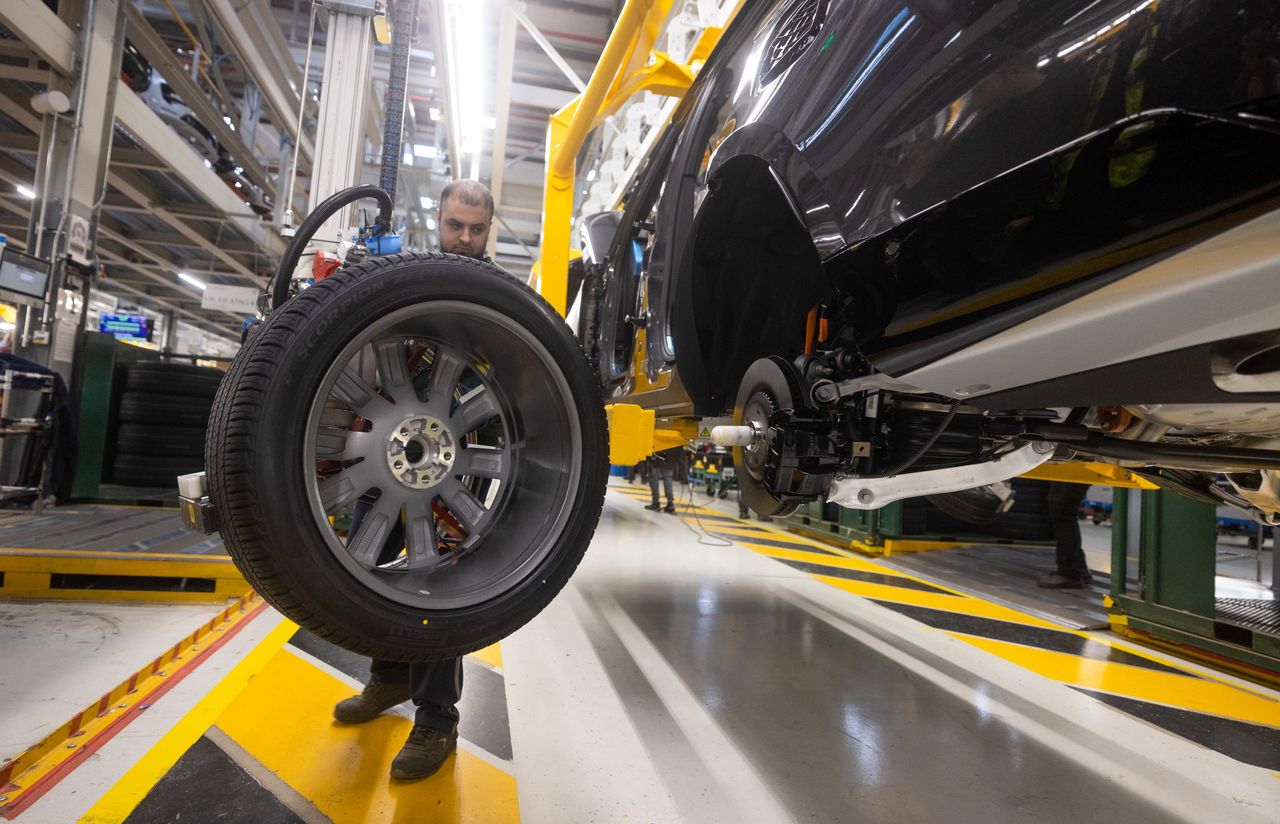 Jaguar Land Rover próbuje przywrócić produkcję po cyberataku. Obawy nie minęły