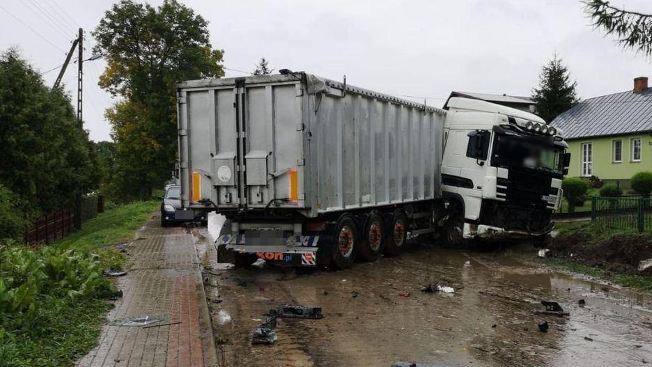 Zdjęcie z wypadku w miejscowości Komarów Osada