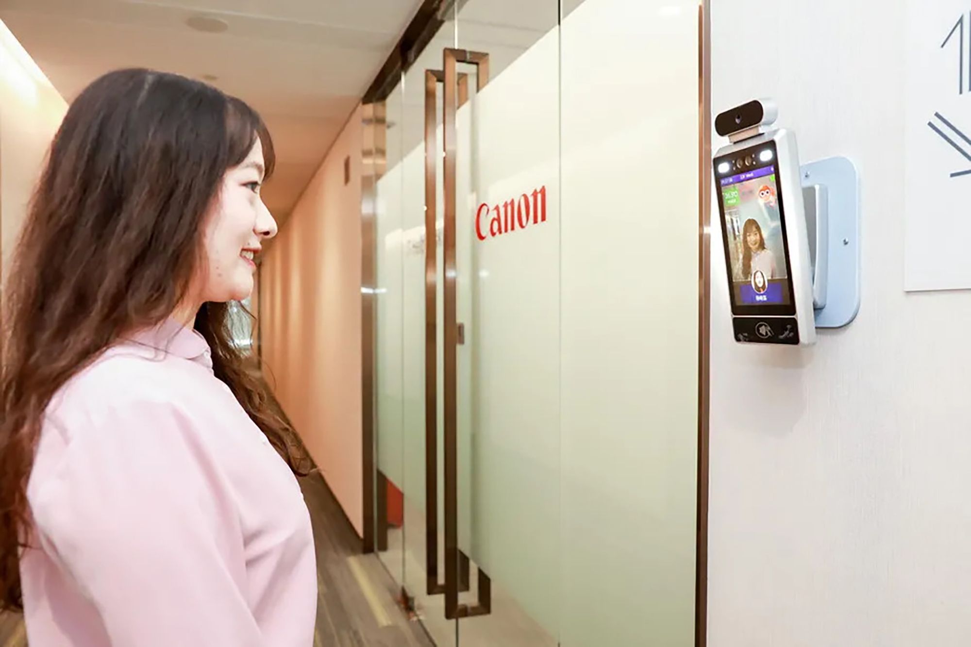 Canon: Kamery ze sztuczną inteligencją wpuszczą tylko uśmiechniętych pracowników 2
